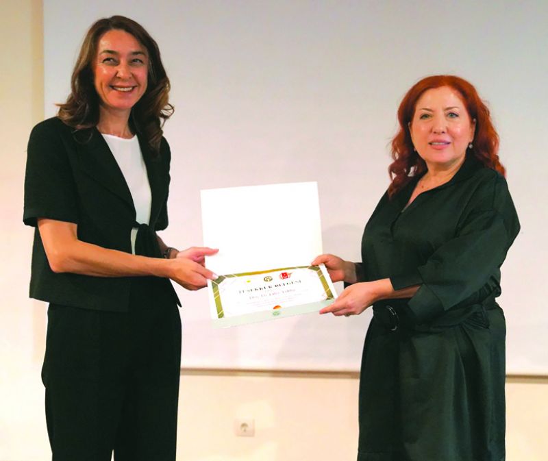 Prof.Dr.Zeynep Özarslan_ Doç.Dr.Filiz Yıldız'a belge.jpeg